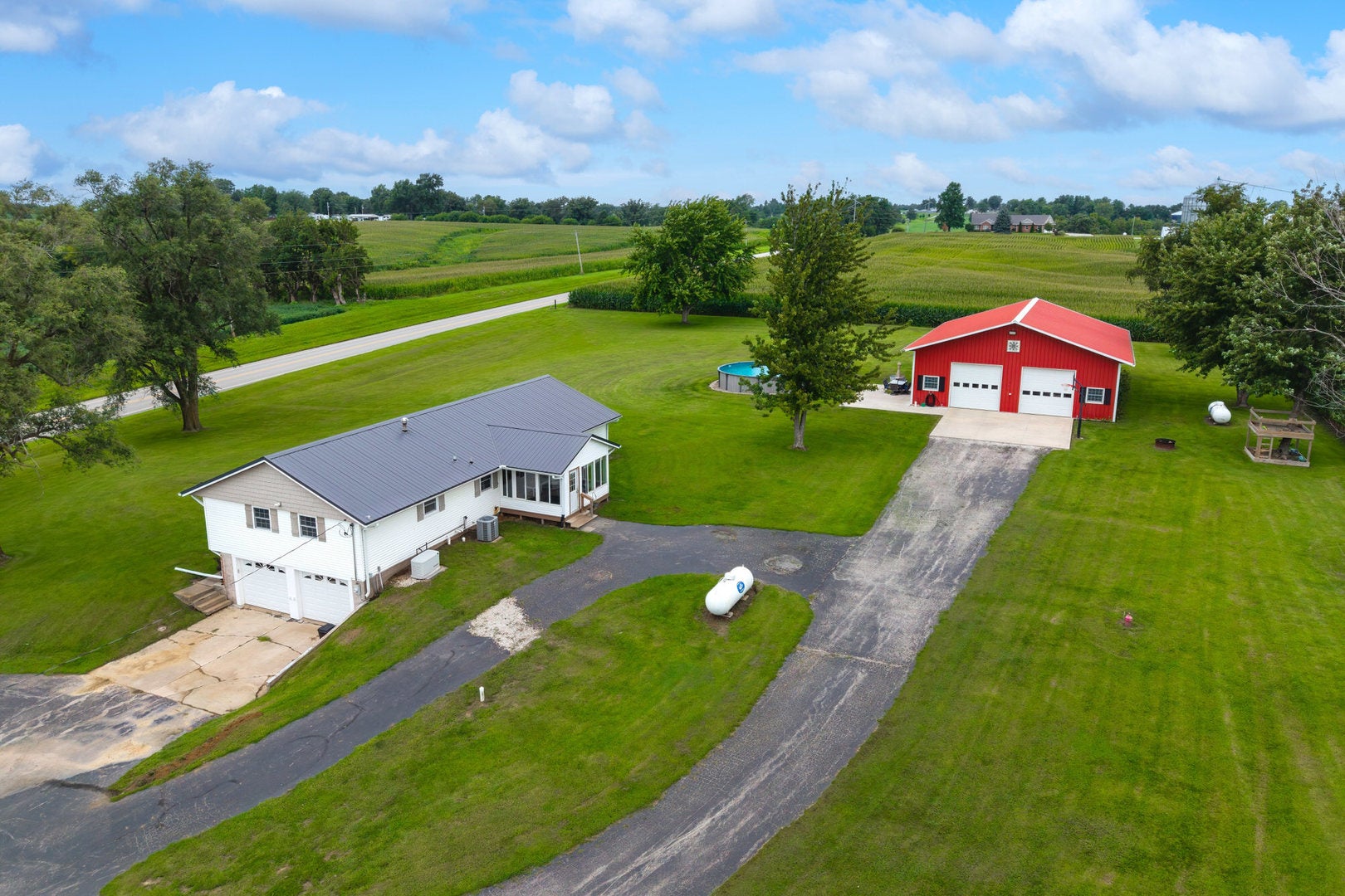 8958 IL Hwy 82
