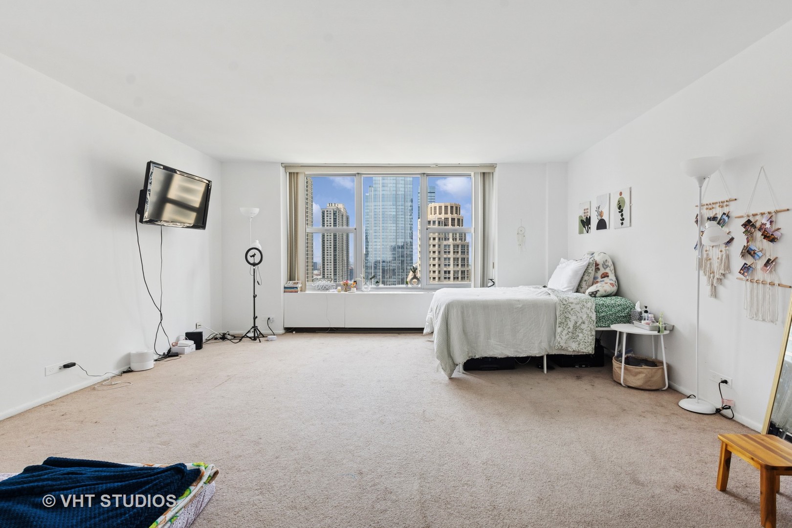 777 N Michigan Avenue 3105