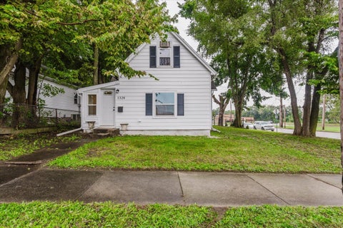 Tiny photo for 1328 N Mason Street, Bloomington, IL 61701 (MLS # 12766294)
