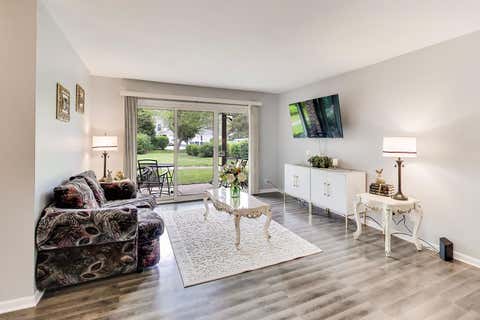 Tiny photo for 1264 WILLIAMSBURG Drive #D1, Schaumburg, IL 60193 (MLS # 12658385)
