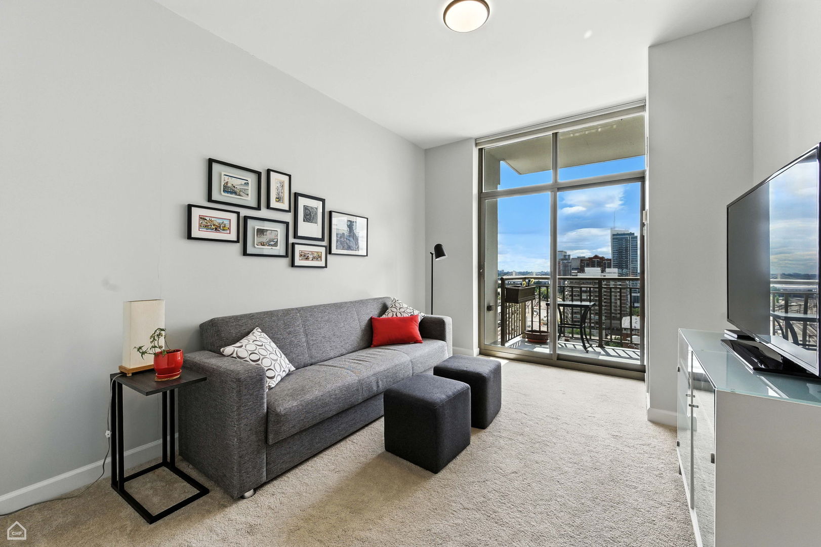 Chicago, Illinois 60605, United States, 3 Bedrooms Bedrooms, ,2 BathroomsBathrooms,Residential,Active,237917