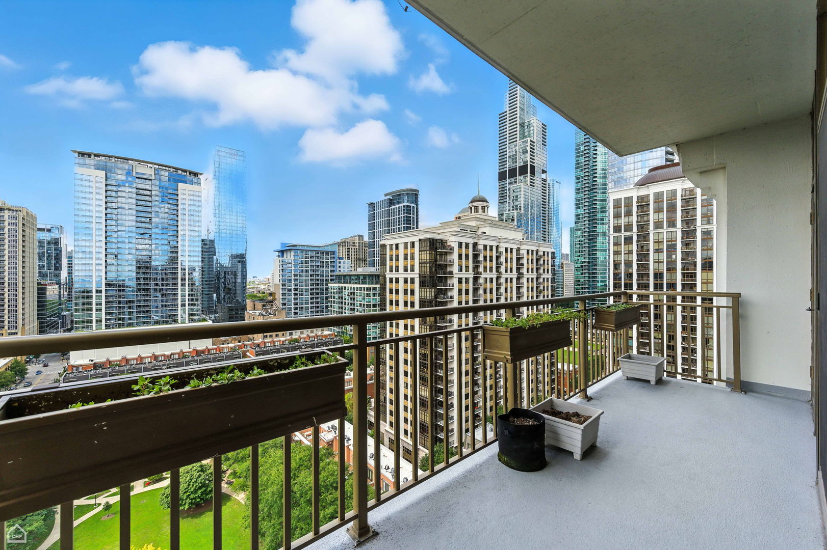 Chicago, Illinois 60605, United States, 3 Bedrooms Bedrooms, ,2 BathroomsBathrooms,Residential,Active,237917
