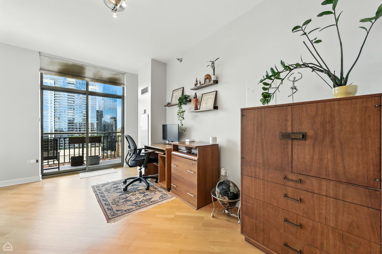 Chicago, Illinois 60605, United States, 3 Bedrooms Bedrooms, ,2 BathroomsBathrooms,Residential,Active,237917