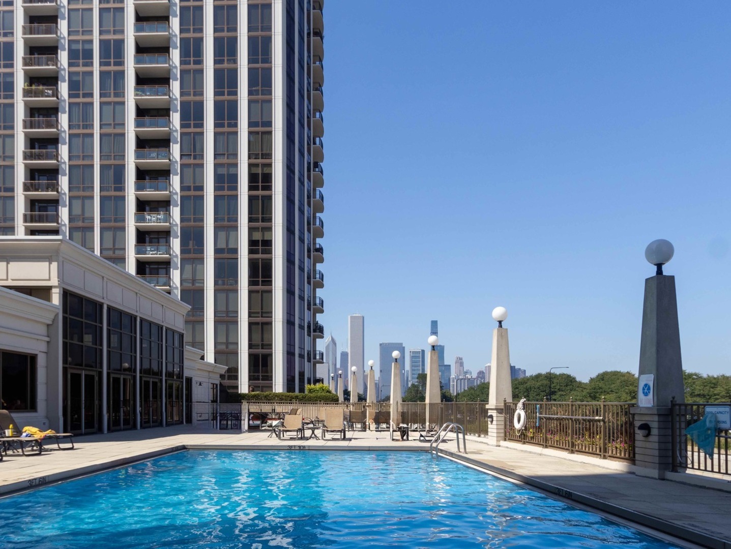Chicago, Illinois 60605, United States, 3 Bedrooms Bedrooms, ,2 BathroomsBathrooms,Residential,Active,237917
