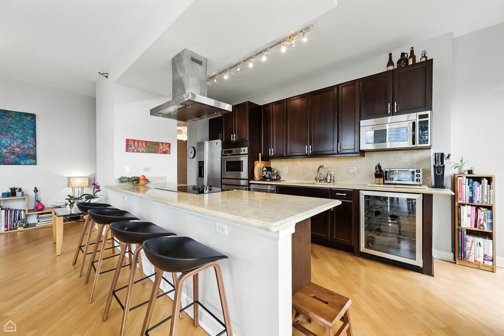 Chicago, Illinois 60605, United States, 3 Bedrooms Bedrooms, ,2 BathroomsBathrooms,Residential,Active,237917