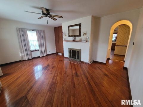 Tiny photo for 5 ROYAL Place, Mt Vernon, IL 62864 (MLS # EB460404)