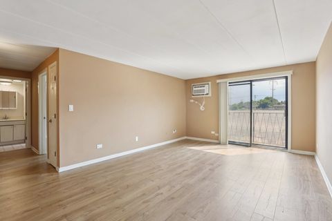 Tiny photo for 915 Graceland Avenue #1E, Des Plaines, IL 60016 (MLS # 12497199)