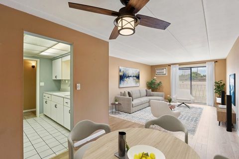 Tiny photo for 915 Graceland Avenue #1E, Des Plaines, IL 60016 (MLS # 12497199)