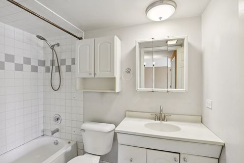 Tiny photo for 915 Graceland Avenue #1E, Des Plaines, IL 60016 (MLS # 12497199)