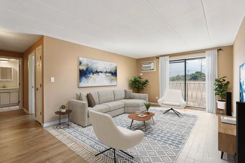 Tiny photo for 915 Graceland Avenue #1E, Des Plaines, IL 60016 (MLS # 12497199)