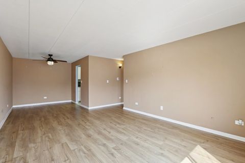 Tiny photo for 915 Graceland Avenue #1E, Des Plaines, IL 60016 (MLS # 12497199)