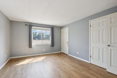 Tiny photo for 915 Graceland Avenue #1E, Des Plaines, IL 60016 (MLS # 12497199)