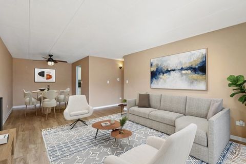 Tiny photo for 915 Graceland Avenue #1E, Des Plaines, IL 60016 (MLS # 12497199)