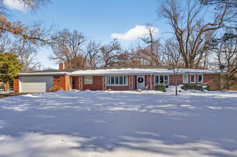 Photo of 3232 26th Street, Moline, IL 61265 (MLS # 100000037)