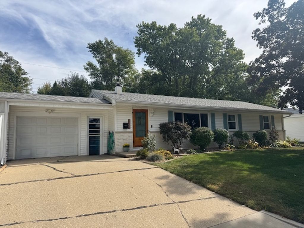 Photo for 1122 N Prairie View Lane, Pontiac, IL 61764 (MLS # 12485225)