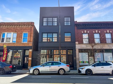 1917 W Belmont Avenue Chicago IL 60657