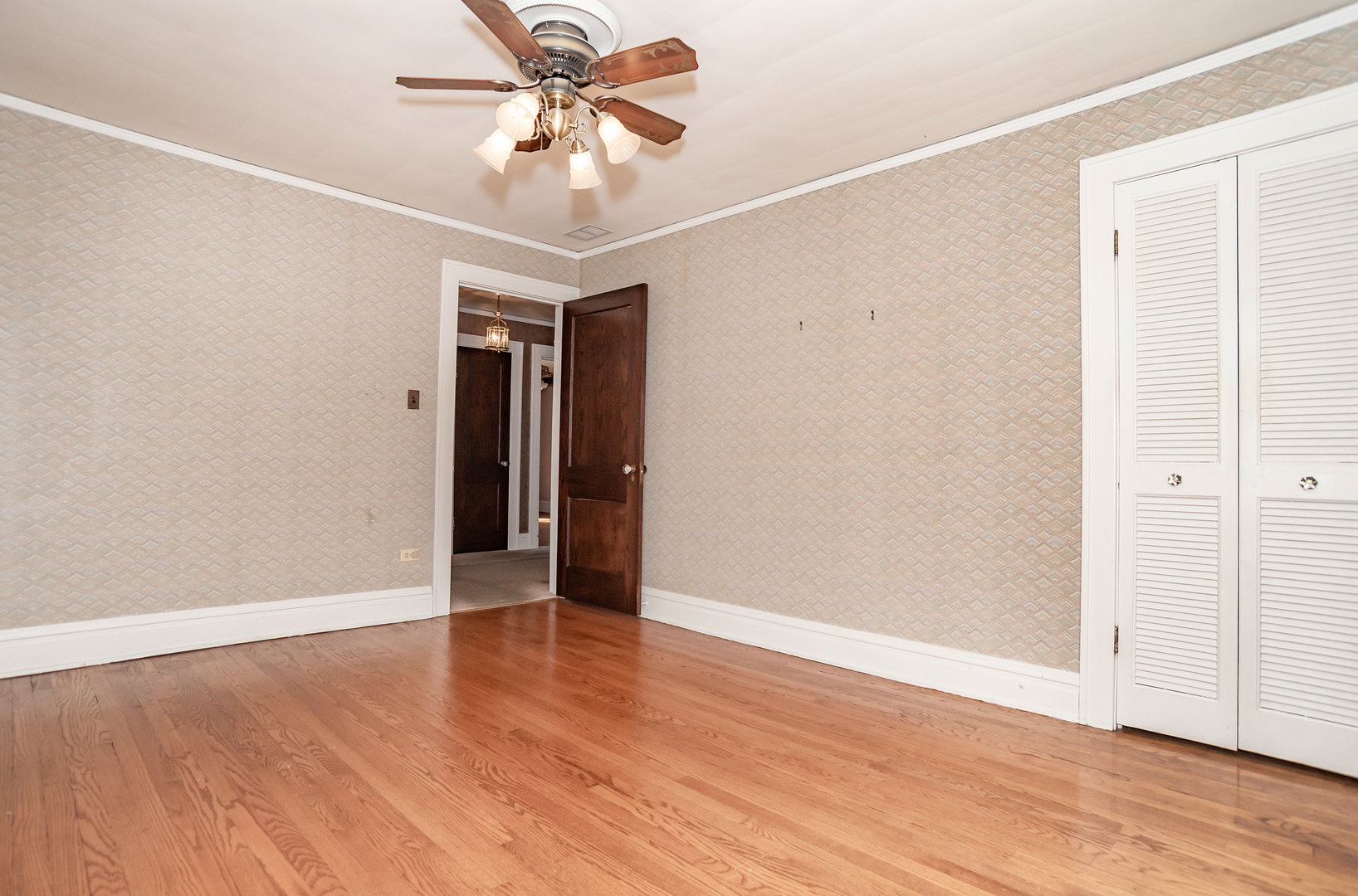 La Grange, Illinois 60525, United States, 5 Bedrooms Bedrooms, ,3 BathroomsBathrooms,Residential,Active,242633