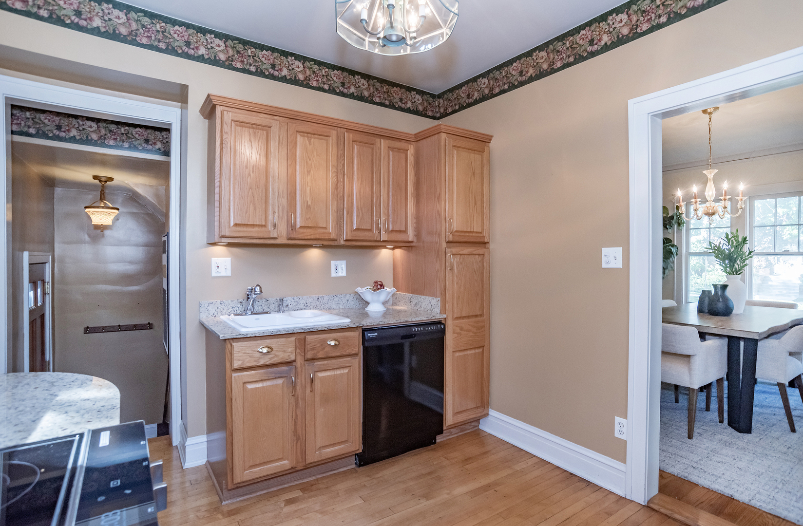 La Grange, Illinois 60525, United States, 5 Bedrooms Bedrooms, ,3 BathroomsBathrooms,Residential,Active,242633