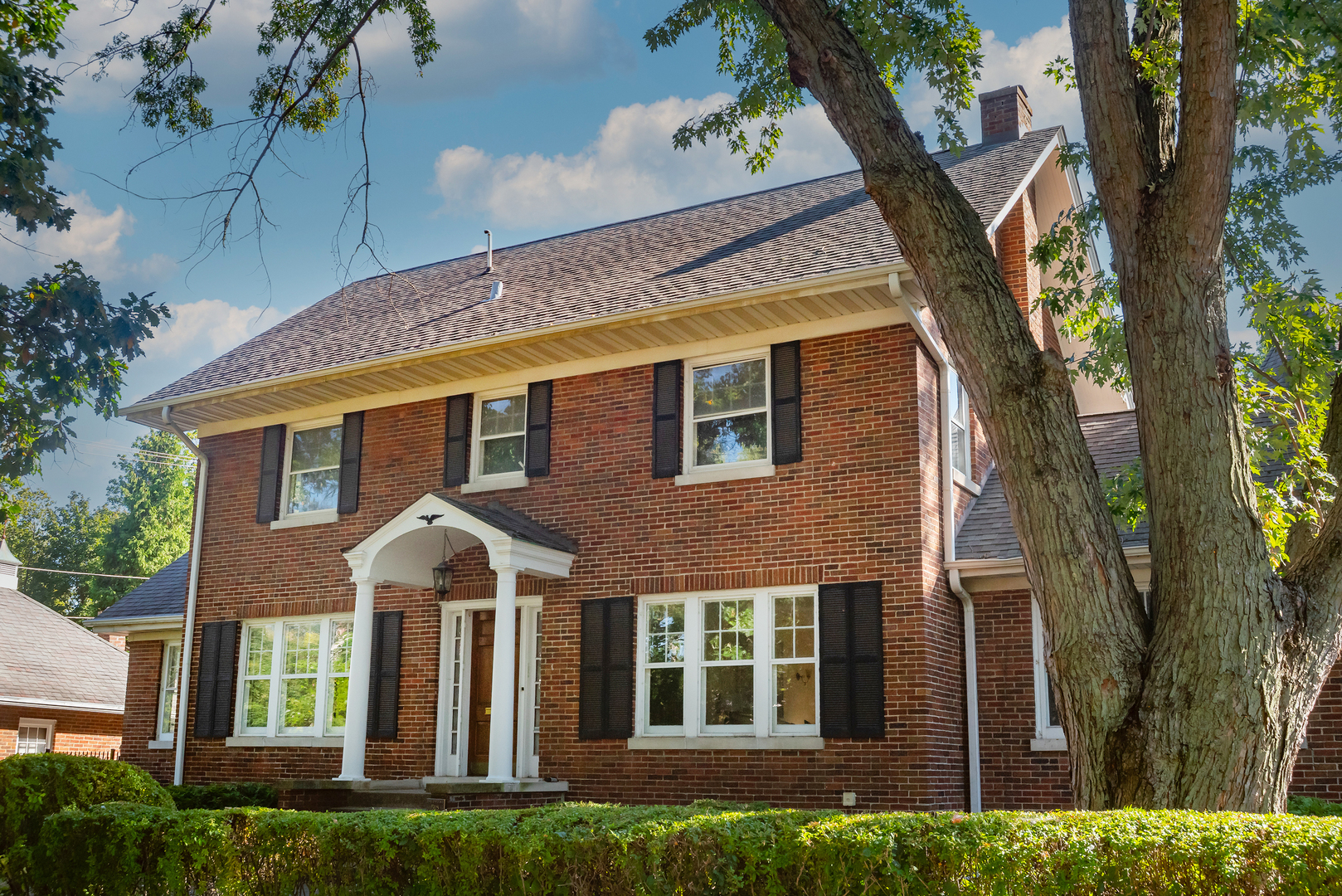 518 W Cossitt Avenue