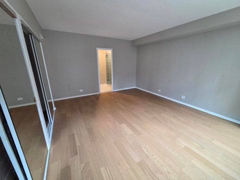 Tiny photo for 3180 N Lake Shore Drive #5H, Chicago, IL 60657 (MLS # 12753912)