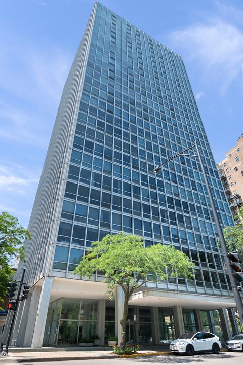 2400 N Lakeview Avenue 2501 Chicago IL 60614