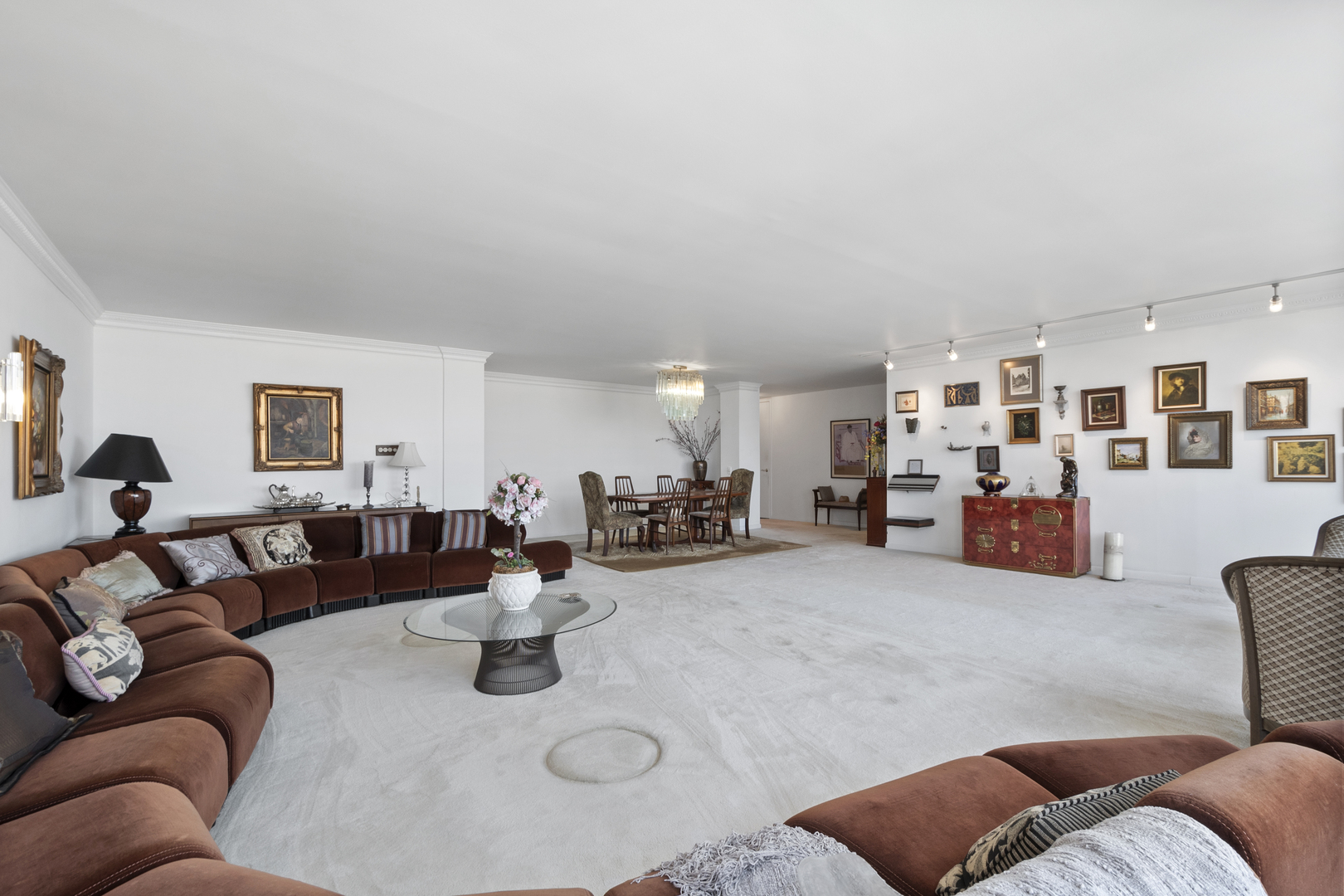 2400 N Lakeview Avenue 2501