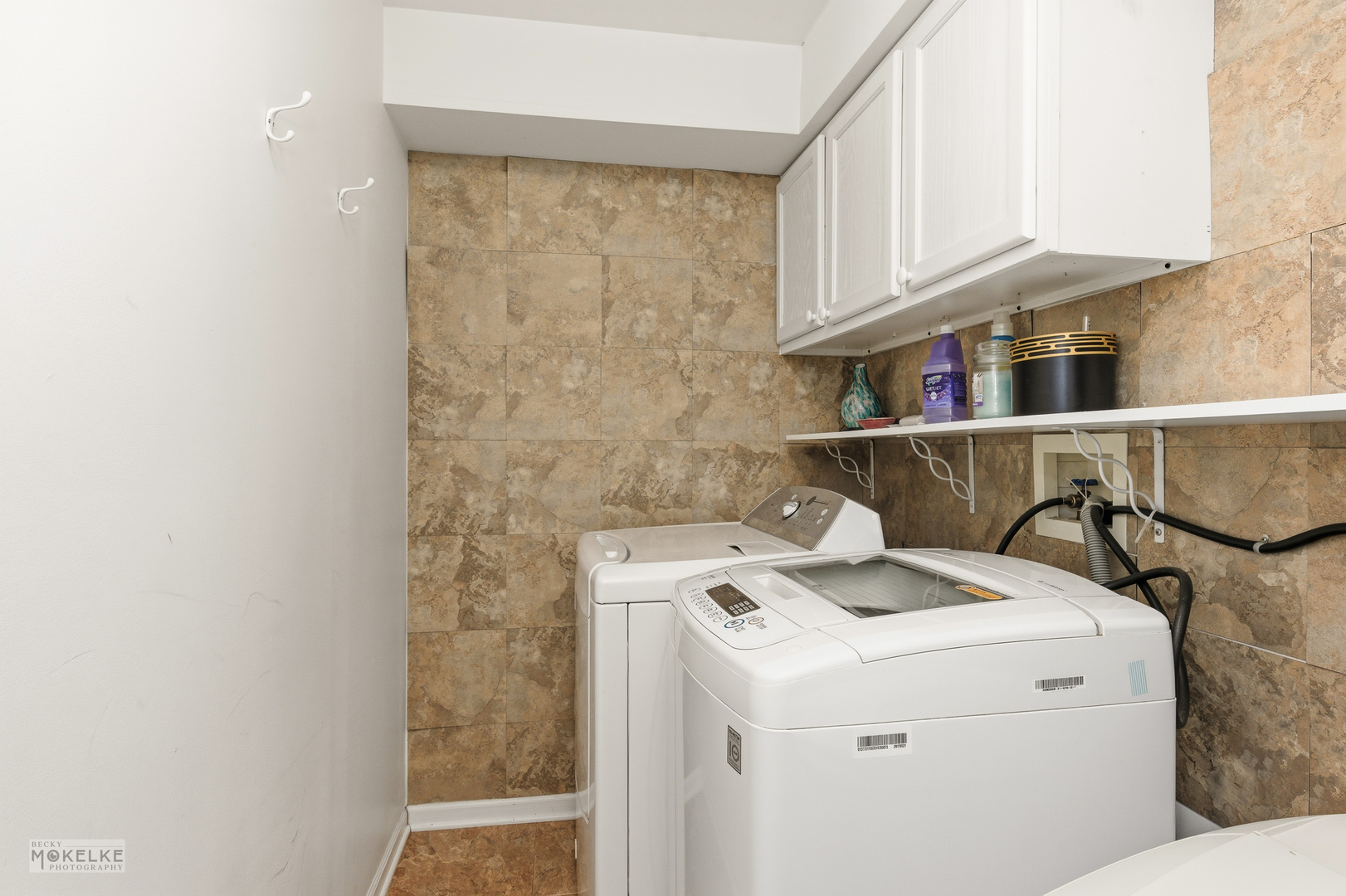 Warrenville, Illinois 60555, United States, 2 Bedrooms Bedrooms, ,2 BathroomsBathrooms,Residential,Contingent,251871