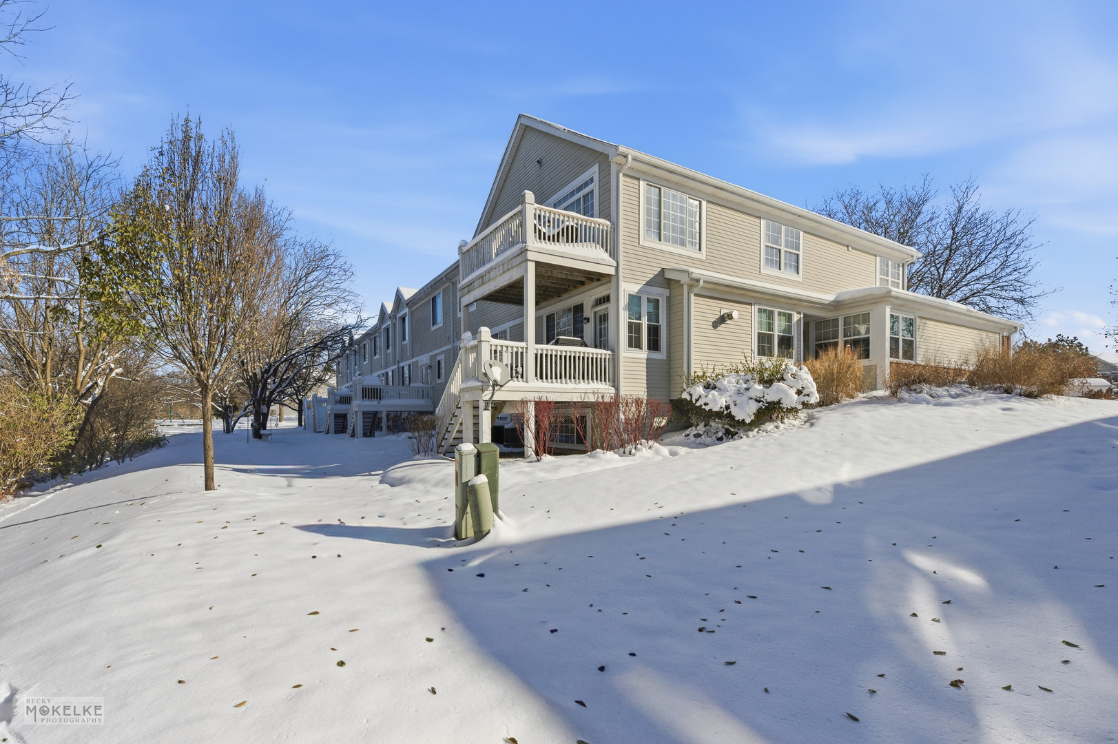 Warrenville, Illinois 60555, United States, 2 Bedrooms Bedrooms, ,2 BathroomsBathrooms,Residential,Contingent,251871