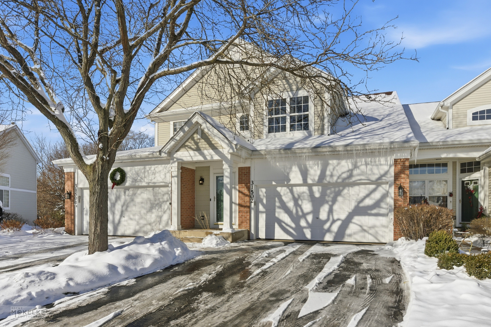 Warrenville, Illinois 60555, United States, 2 Bedrooms Bedrooms, ,2 BathroomsBathrooms,Residential,Contingent,251871