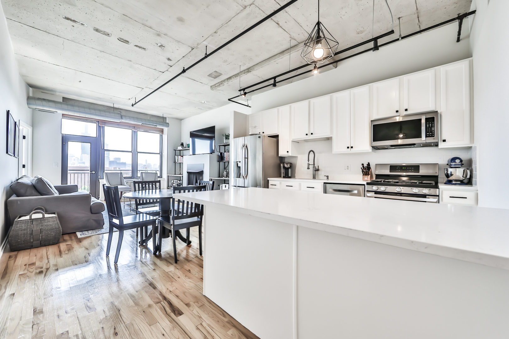 6 S Laflin Street 709