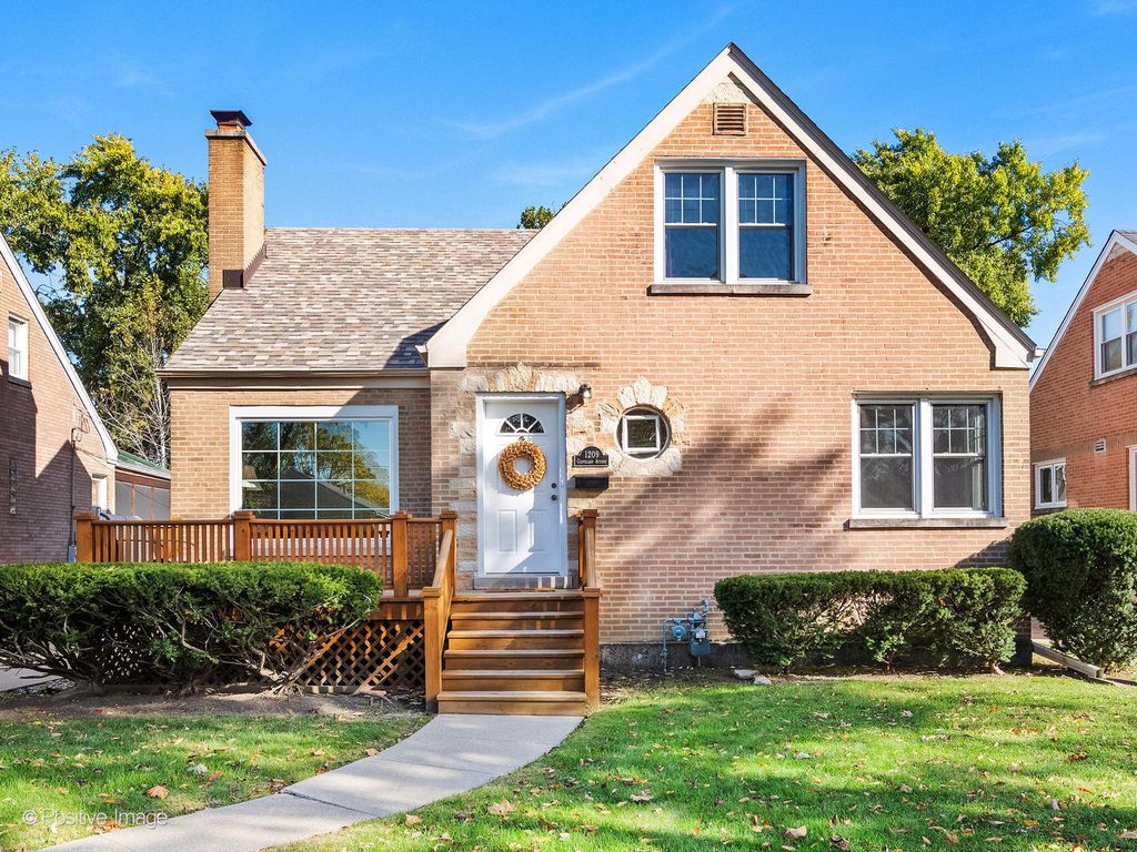 Photo for 1209 Cleveland Avenue, La Grange Park, IL 60526 (MLS # 12495906)