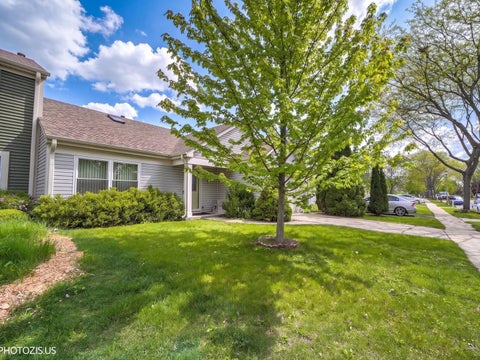 Photo of 74 Bedford Road, Mundelein, IL 60060 (MLS # 12729194)