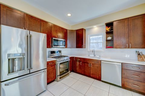 Tiny photo for 72 N Southport Drive, Mundelein, IL 60060 (MLS # 12577930)