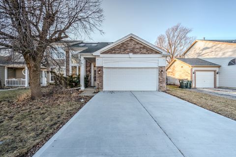 Photo of 72 N Southport Drive, Mundelein, IL 60060 (MLS # 12577930)