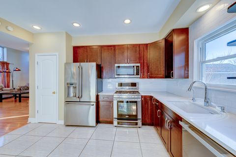 Tiny photo for 72 N Southport Drive, Mundelein, IL 60060 (MLS # 12577930)