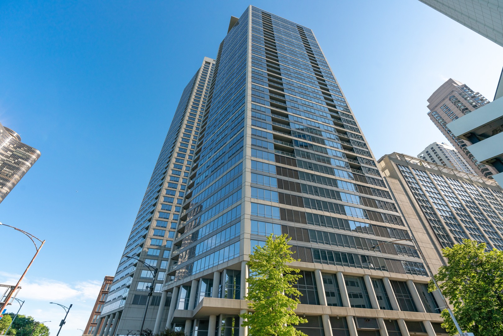 600 N LAKE SHORE Drive 2110