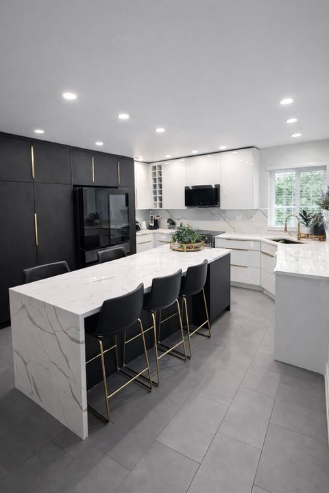 Tiny photo for 55 WILLOW Road, Wheeling, IL 60090 (MLS # 12595481)