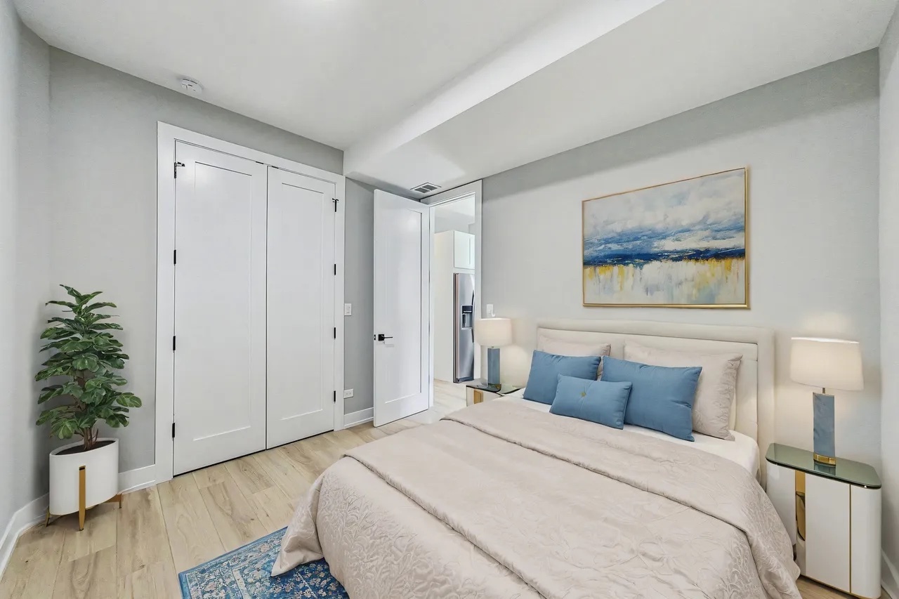 2818 W Fletcher Street 1