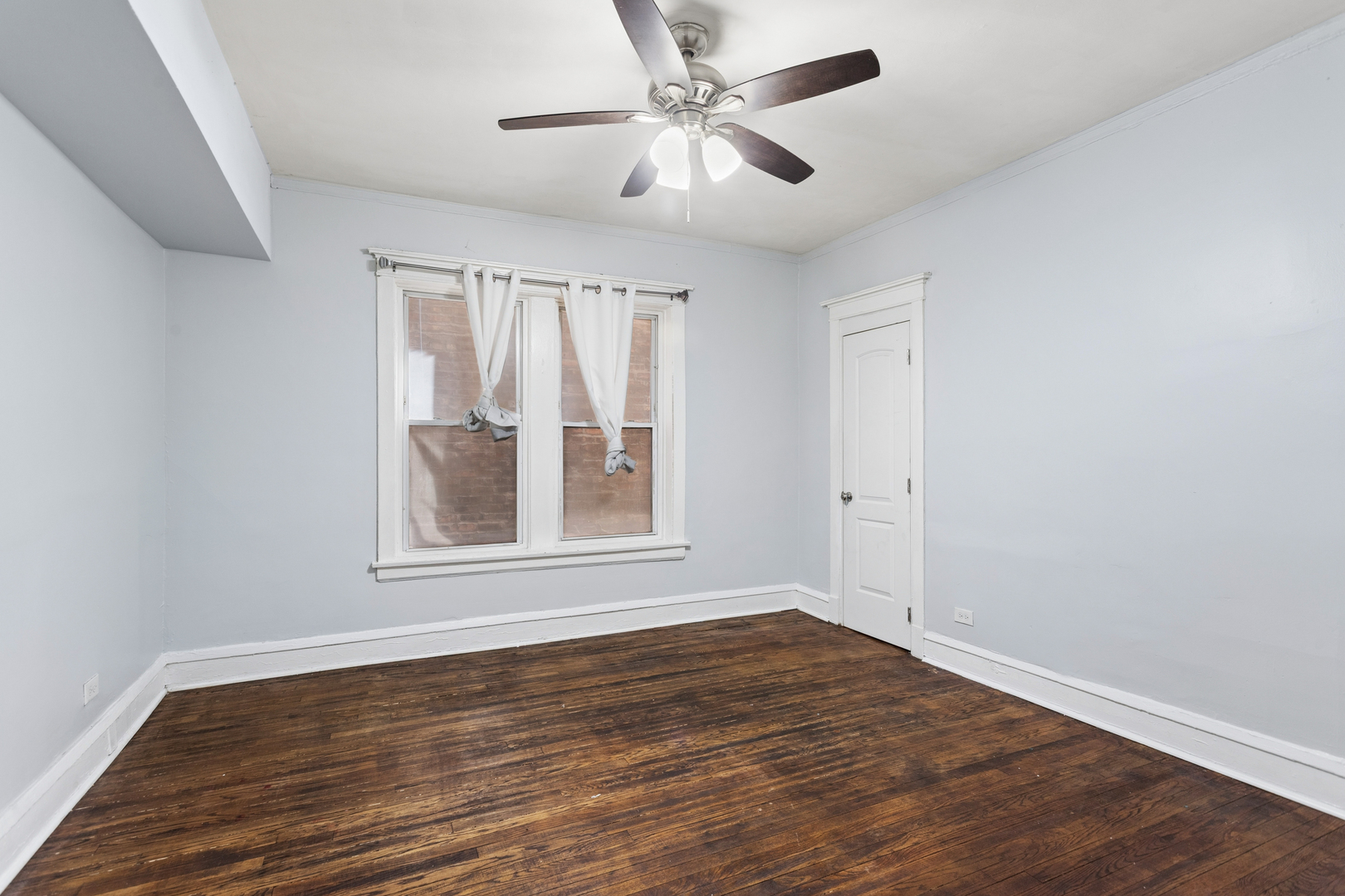 7914 S Champlain Avenue