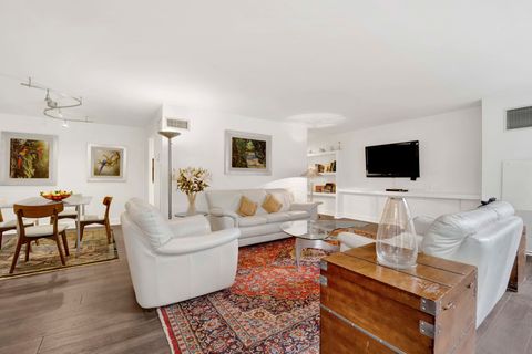 Tiny photo for 110 E Delaware Place #401, Chicago, IL 60611 (MLS # 12587051)