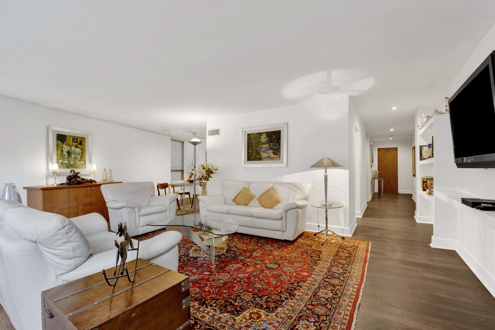 110 E Delaware Place 401