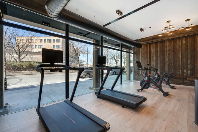 1257 N ASHLAND Avenue 402