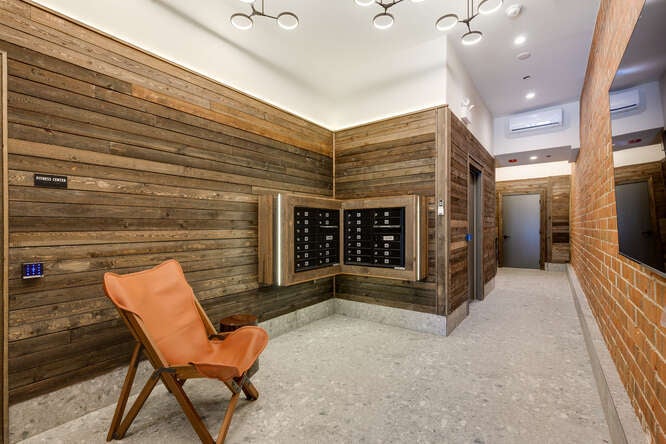 1257 N ASHLAND Avenue 402