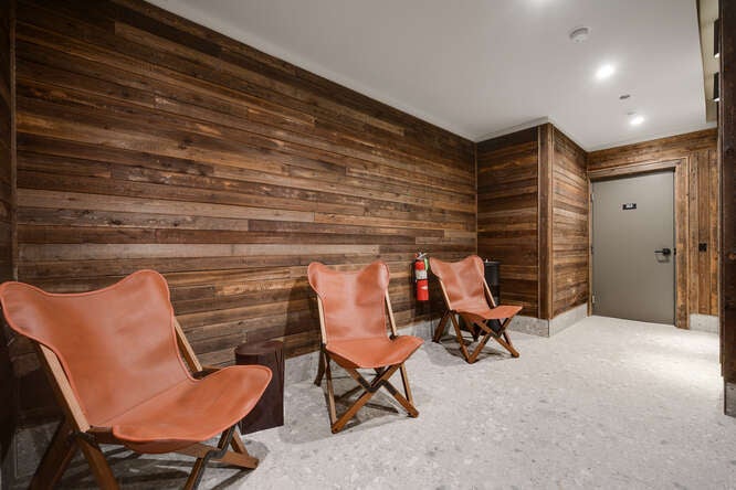1257 N ASHLAND Avenue 402