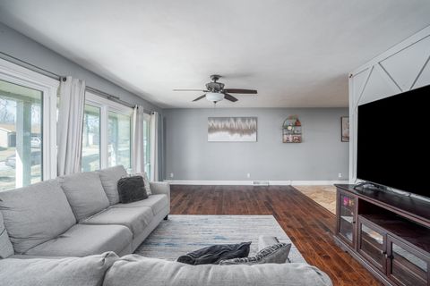 Tiny photo for 3225 28th Street Court, Rock Island, IL 61201 (MLS # 12576872)