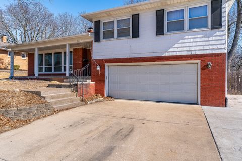Tiny photo for 3225 28th Street Court, Rock Island, IL 61201 (MLS # 12576872)