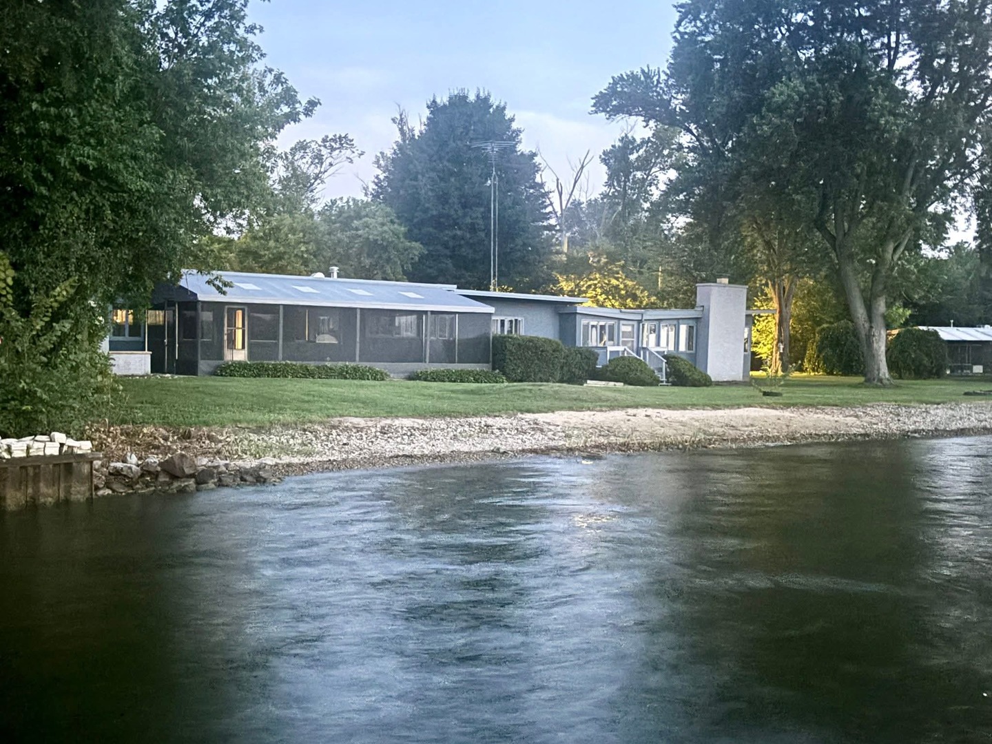 3233 N Bayview Lane