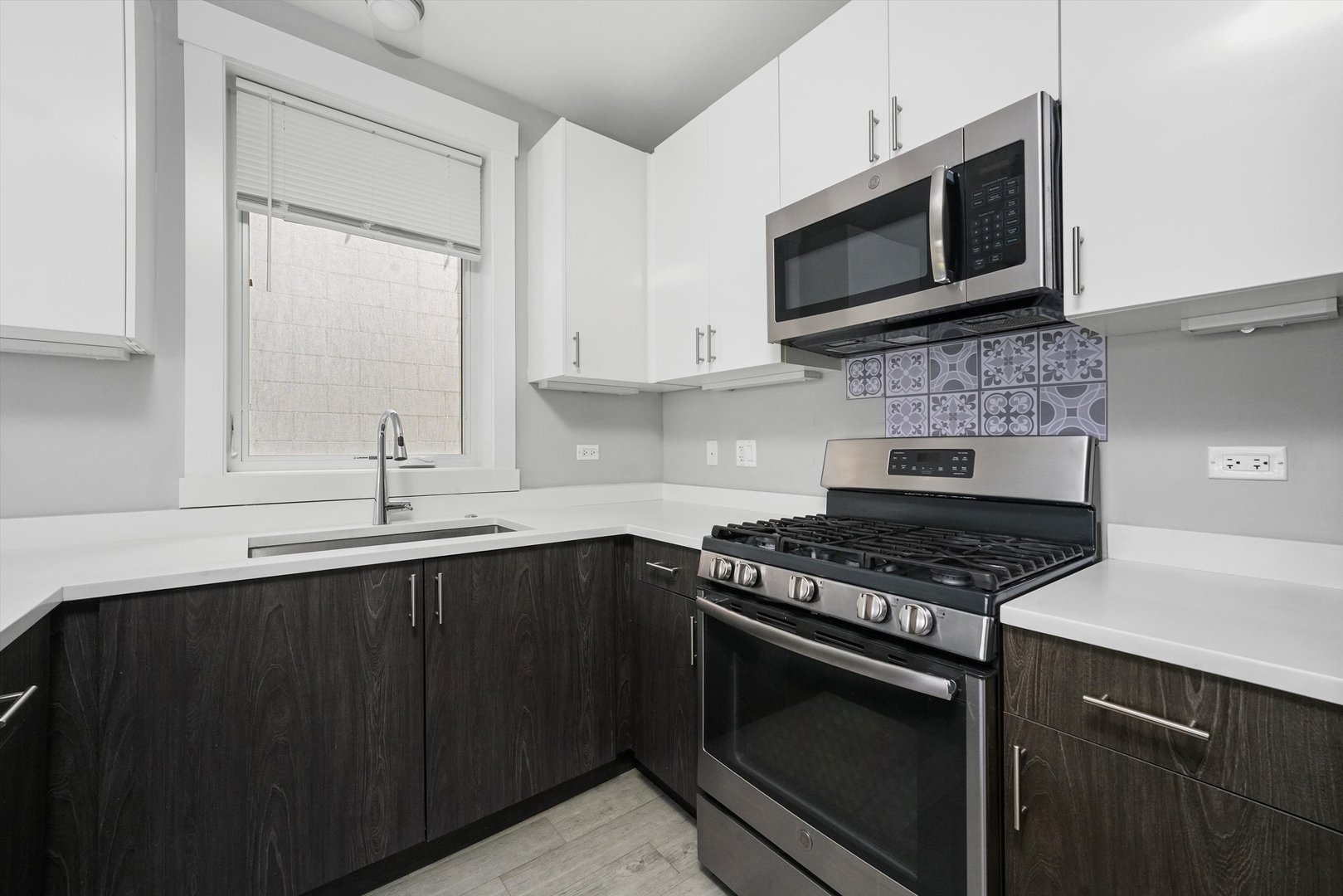 2533 W CONGRESS Parkway 1E