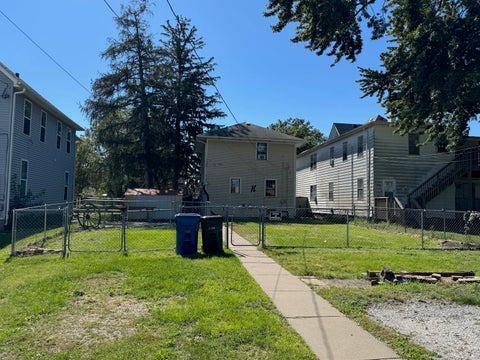 Tiny photo for 918 W Locust Street, Davenport, IA 52804 (MLS # 12770772)