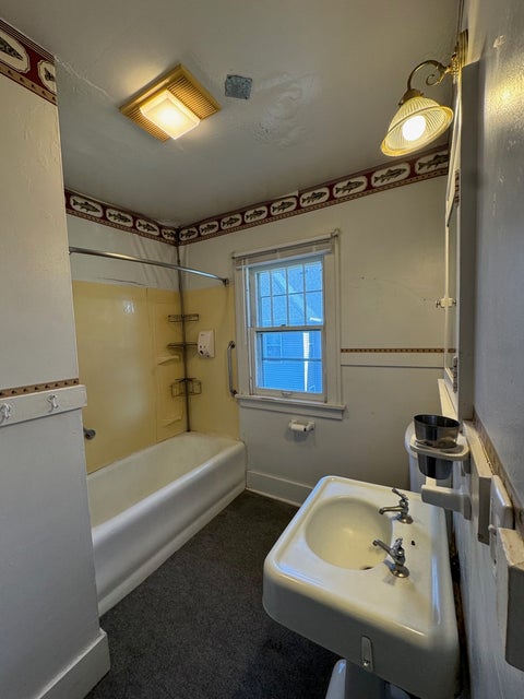 Tiny photo for 918 W Locust Street, Davenport, IA 52804 (MLS # 12770772)
